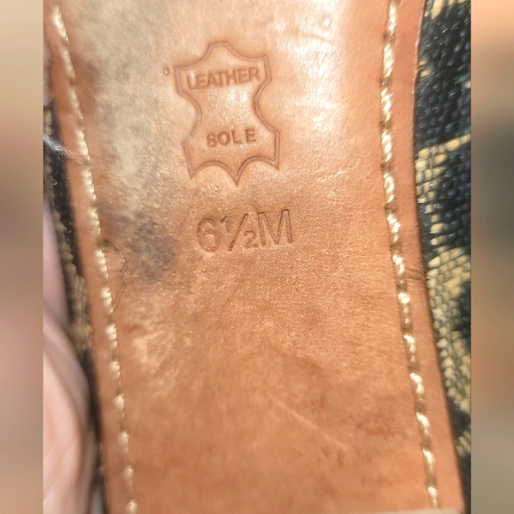 Tory Burch leopard print with gold details flats size 6.5 - Picture 3 of 5